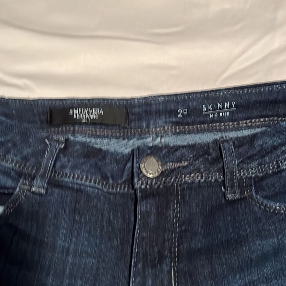 Simply Vera Wang Jeans - Great condition - size 2P Skinny / Mid Rise - Picture 4 of 4